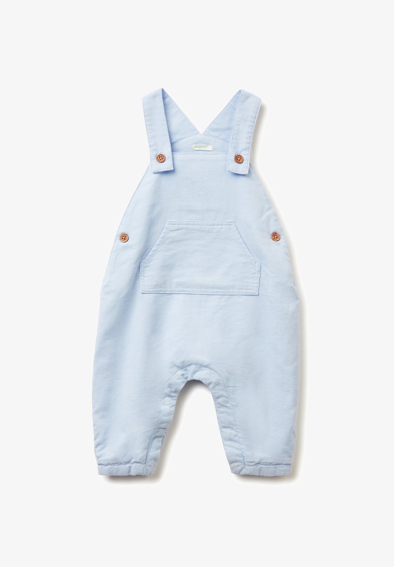 Světle modré bavlněné kombinézy s nastavitelnými ramínky, dvěma hnědými knoflíky a přední kapsou. Měkká textura s volným střihem a zakulacenými nohavicemi.