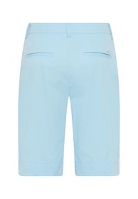 Pantaloni corti azzurri con una texture liscia, dotati di due tasche posteriori, un taglio dritto e orli rifiniti. La vita include passanti per la cintura.