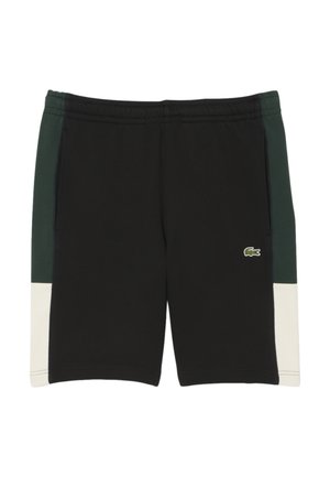Pantalones cortos negros con paneles laterales verdes y un acento crema en el dobladillo; presenta un logotipo de cocodrilo verde bordado. Tejido suave, cinturilla elástica.