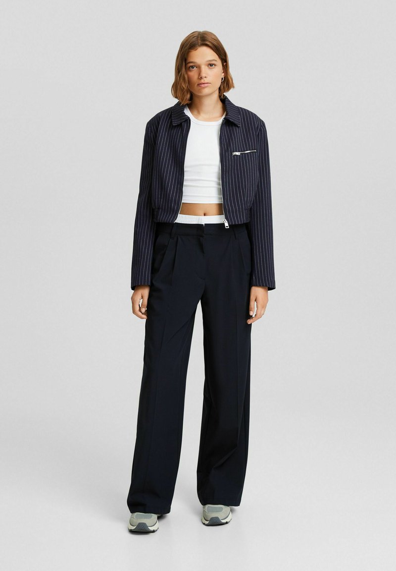 Bershka Lichte jas koningsblauw