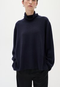 MONIKA TURTLENECK - Neule - marine blue