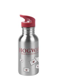 Bottiglia d'acqua in acciaio inossidabile con coperchio rosso. Presenta il testo "HOGWARTS SCHOOL OF WITCHCRAFT AND WIZARDRY" e illustrazioni di lettere.