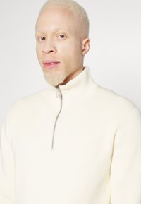 Lindbergh HALF ZIP - Stickad tröja - cream white