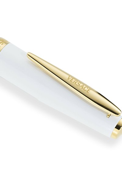 Bolígrafo blanco con clip y detalles dorados brillantes, clip grabado con la marca "VERSACE".
