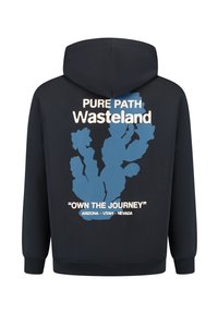 Zwarte hoodie met blauwe cactusafbeelding en witte tekst: "PURE PATH Wasteland," "OWN THE JOURNEY," en "Arizona • Utah • Nevada" op de achterkant.