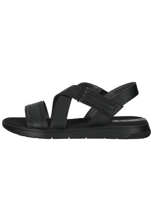 Sort afslappet sandal med justerbar bagrem, to brede krydsede frontremme og flad fleksibel sål.