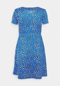 Robe bleue à manches courtes avec une taille cintrée et un petit motif léopard noir, blanc et beige, affichée à plat.