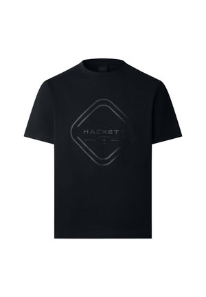 Camiseta de algodón negra con un logo texturizado en forma de diamante de un tono más oscuro, cuello redondo y mangas cortas.