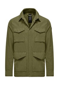 Giacca verde oliva realizzata in tessuto leggero, con colletto, quattro tasche anteriori e dettagli con bottoni sulle spalle.