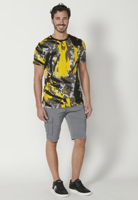 Camiseta Koroshi Manga Corta Hombre - Color Antracita Con Estampado Urbano