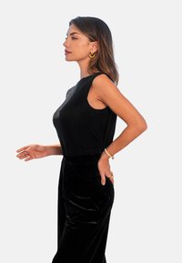Cupshe ALLURING WITH PLUNGING BACK - Top - black