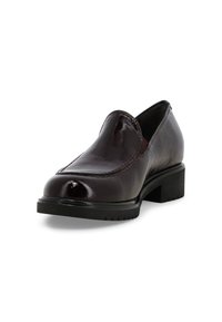 Scarpa slip-on in pelle bordeaux con punta arrotondata, cuciture a contrasto e tacco basso nero. Finitura lucida, tomaia testurizzata.