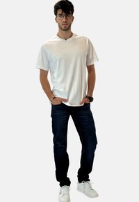INDICODE JEANS Vaqueros rectos - schwarz