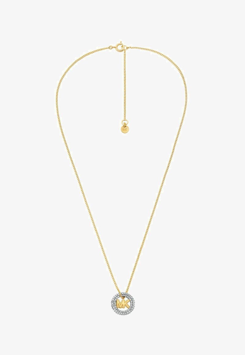 Collier en chaîne en or avec un pendentif circulaire doté d'un halo argenté et gravé du logo "MK", rehaussé de crystals transparents.