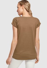 Mister Tee KICKS LOVE - Triko s potiskem - olive