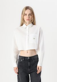 Calvin Klein Jeans - LABEL CROPPED SHIRT - Hemdbluse - bright white Thumbnail-Bild 1