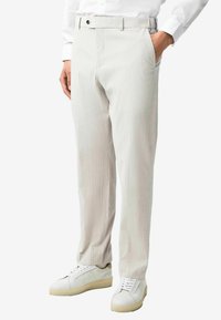 REGULAR FIT STRIPED  - Kelnės - neutral