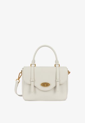 Borsa a mano in pelle bianca con una forma strutturata, hardware dorato, chiusura a patta, doppio manico superiore e tracolla regolabile.