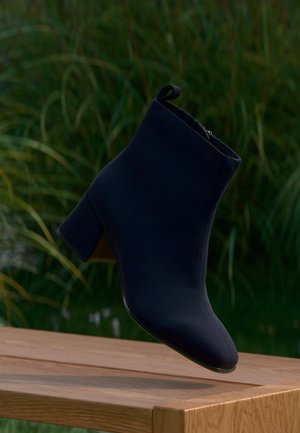 Marco Tozzi, Boots à talons - dark navy