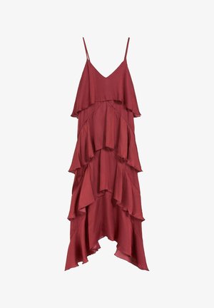 Vestido rojo sin mangas con tirantes finos y detalles de volantes asimétricos en capas sobre un fondo blanco liso.