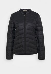 Svart vadderad jacka med dragkedja, med hög krage och chevron-quiltrad mönster. Lättviktig tyg med en slät yta.