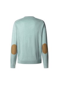 Maglione azzurro chiaro con maniche lunghe, caratterizzato da toppe sui gomiti color sabbia. Tessuto morbido e scollatura rotonda. Nessun design frontale visibile.