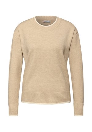 Beżowy sweter z okrągłym dekoltem i długimi rękawami, z prążkowanymi mankietami i dołem, wykonany z miękkiej dzianiny, z delikatną teksturą i metką w środku.