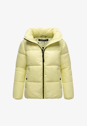 Gefütterte gelbe Jacke mit Kapuze, Frontreißverschluss und zwei Seitentaschen. Verfügt über horizontales Steppdesign und schwarze Hardware-Akzente.