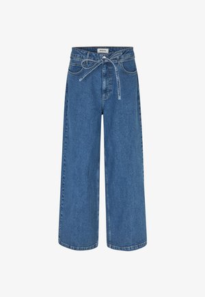 Jeans in denim a gamba larga di blu medio, con vita regolabile tramite cordino, tradizionale design a cinque tasche e una finitura liscia leggermente texture.