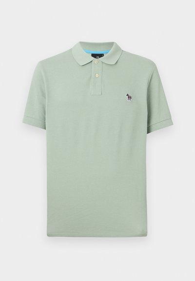 Svijetlozelena polo majica od pamuka, s klasičnom ovratnikom, tri gumba na prednjem dijelu i malim izvezenim logom zeca na prsima.