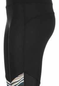Leggings de sport noirs avec une texture lisse. Présentent un motif géométrique multicolore sur le bas de la jambe, des coutures plates et une taille haute.