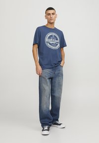 Jack & Jones O-NECK - T-shirts med print - ensign blue