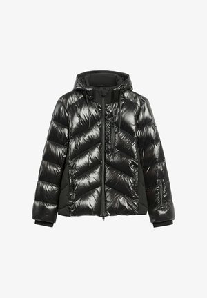 Czarna puchowa kurtka o błyszczącej, pikowanej fakturze, z zamkiem z przodu i kapturem. Posiada skośne przeszycia i dwie boczne kieszenie na zamek.
