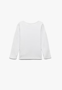 Witte lange mouwen shirt, ronde hals, gemaakt van zacht katoen, heeft een gladde textuur en een eenvoudig ontwerp zonder patronen of versieringen.