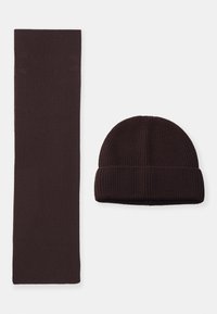 Vald, hot fudge brown