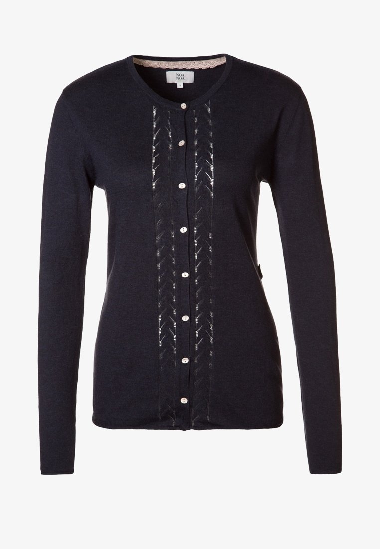 Cardigan en maille marine à manches longues, fermeture par boutons et détails en dentelle décorative le long du centre. Texture lisse avec une coupe ajustée.