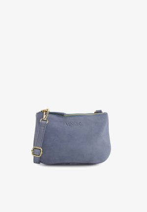 Lille blå læder crossbody taske med guldfarvet lynlås og justerbar rem, præget mærkenavn Venezia på fronten.