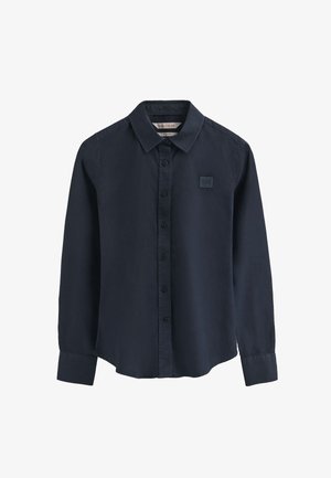 Marineblaues Langarmshirt aus Baumwolle mit Kragen, durchgehender Knopfleiste und einem kleinen Logo-Patch in der Nähe der Brust. Glatte Textur.