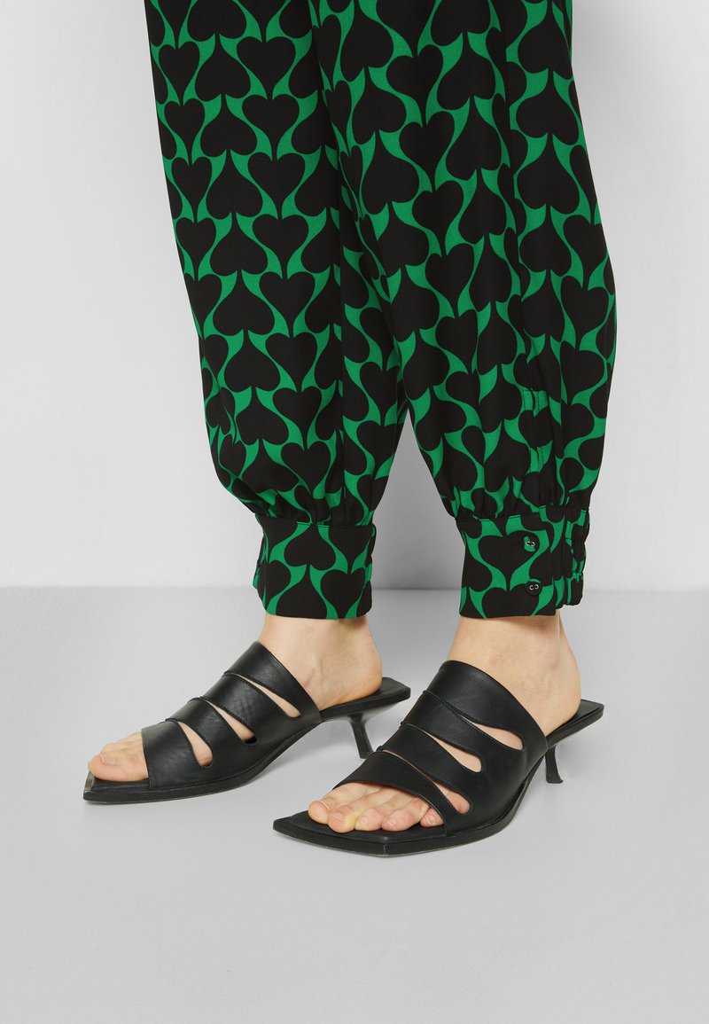 Damen Bekleidung | Diane von Furstenberg LULA PANTS Stoffhose green/grün - HV63765 Damen Bekleidung | Diane von Furstenberg LULA PANTS Stoffhose green/grün - HV63765