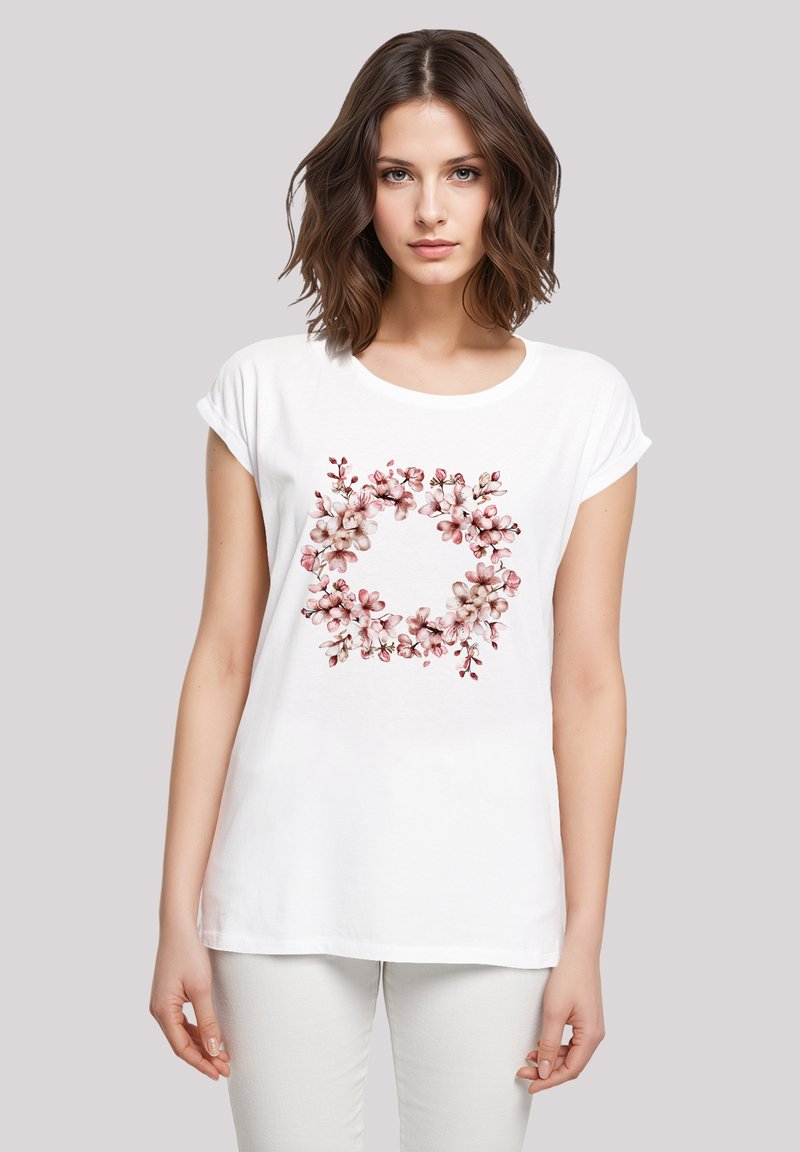 Weißes Baumwoll-T-Shirt mit floralem Druck in Rosa- und Beigetönen, Rundhalsausschnitt und umgeschlagenen kurzen Ärmeln.