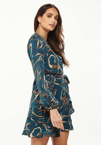 Liquorish SCRIBBLE PRINT MINI WRAP WITH LONG SLEEVES IN DA - Day dress - green