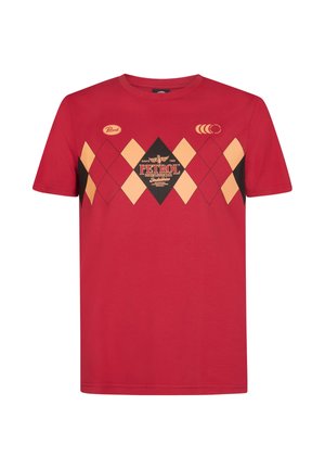 Punainen lyhythihainen t-paita, jossa musta ja beige timanttikuvio, keskellä "PETROL"-logo ja pyöreä pääntie. Pehmeä puuvillakangas.