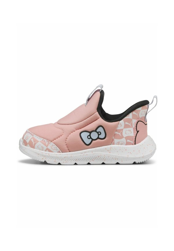 HELLO KITTY AND FRIENDS FUN RACER 2 SLIPTECH SNEAKERS - Slipper