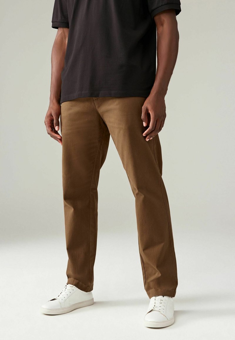 Next REGULAR FIT STRAIGHT LEG STRETCH - Pantaloni chino - tan brown