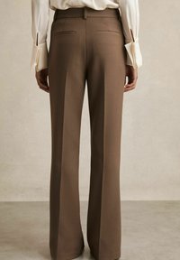 Reiss GABI FLARED - Kalhoty - mink neutral
