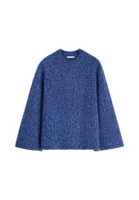 Niebiesko-szary melanżowy sweter z dzianiny z długimi rękawami i okrągłym dekoltem, ułożony płasko na białym tle.