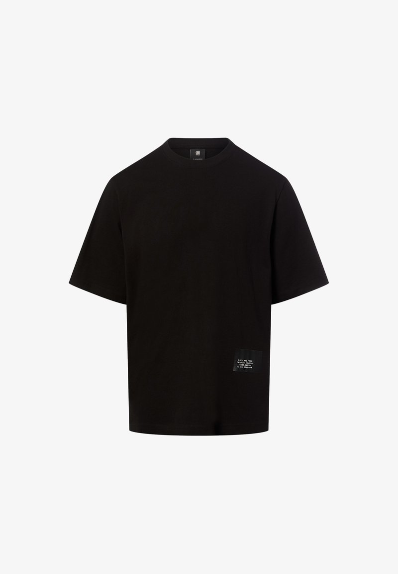 Schwarzes Baumwoll-T-Shirt mit rundem Ausschnitt, kurzen Ärmeln und einem seitlichen Etikett mit weißem Text auf einem rechteckigen Aufnäher.