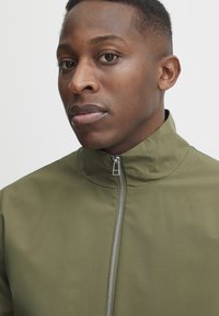 Casual Friday CFJOSHU - Lett jakke - burnt olive