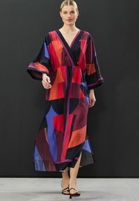 Next TALL FIT - V-NECK KAFTAN  - Maxi šaty - red blue abstract print