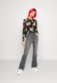 Ivy Copenhagen TARA EARTHXSWAN  - Calças de ganga bootcut - grey